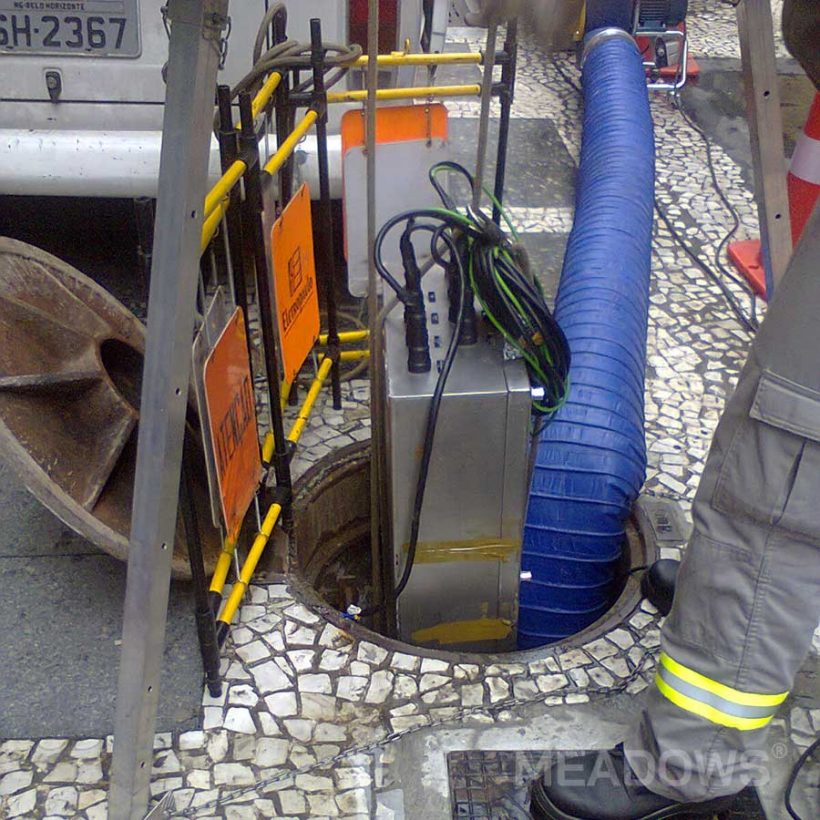 Caixa submersível em inox.